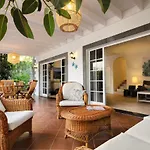 فيلة La Retreat *
